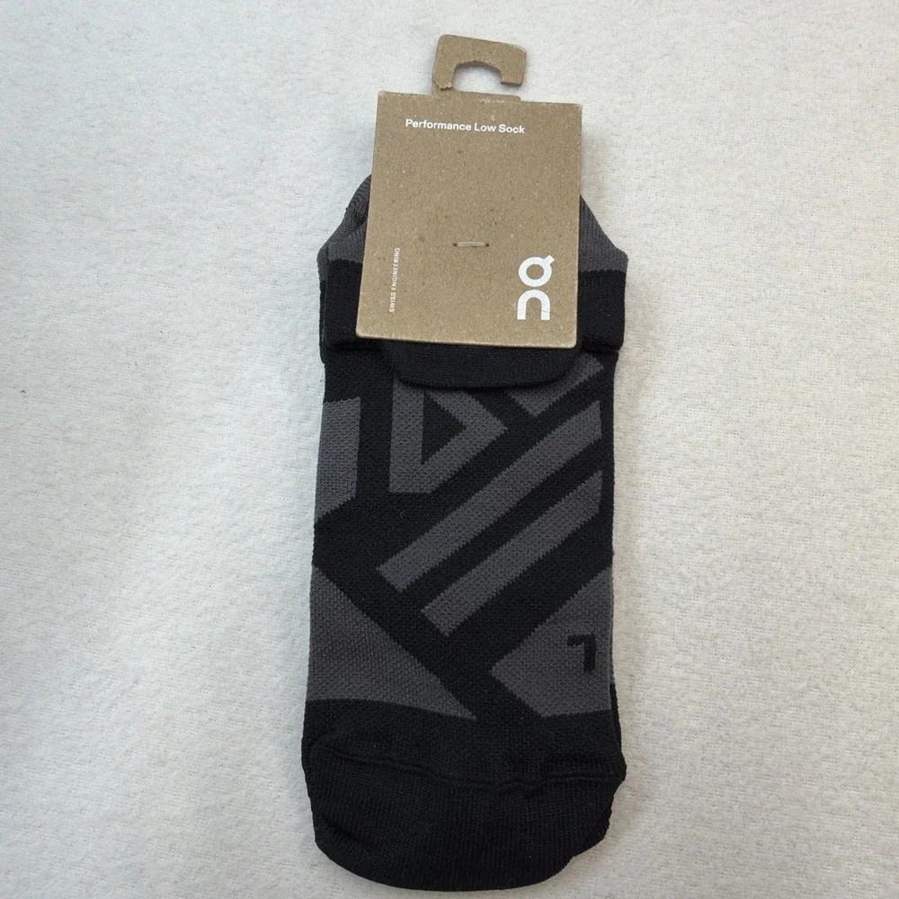 On Cloud Performance Low Sock Running Women's Small 7-8 Black Shadow Socks NWT